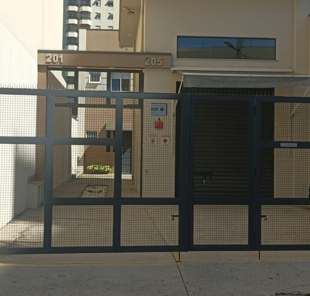 Fachada do prédio na Rua Luzitana, 201, no Bosque, em Campinas, onde fica o escritório